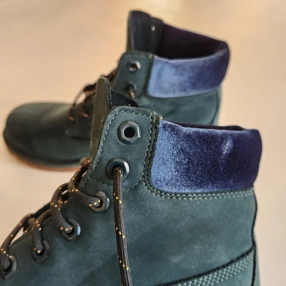Timberland Velvet Boots inDark green